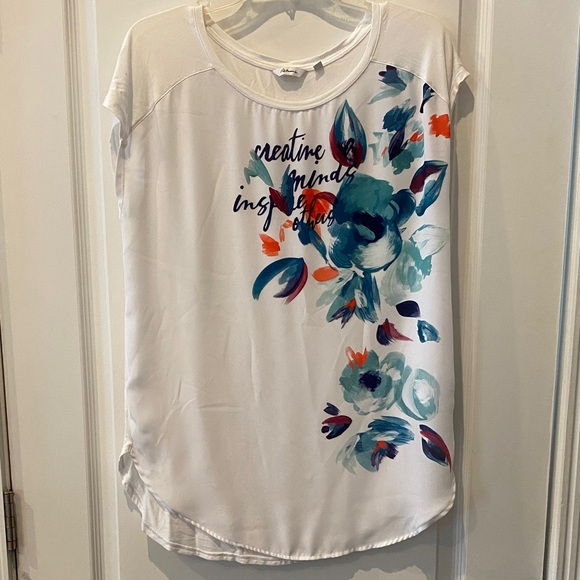 Reitmans White Tee with Artistic Floral Design - Picture 1 of 4